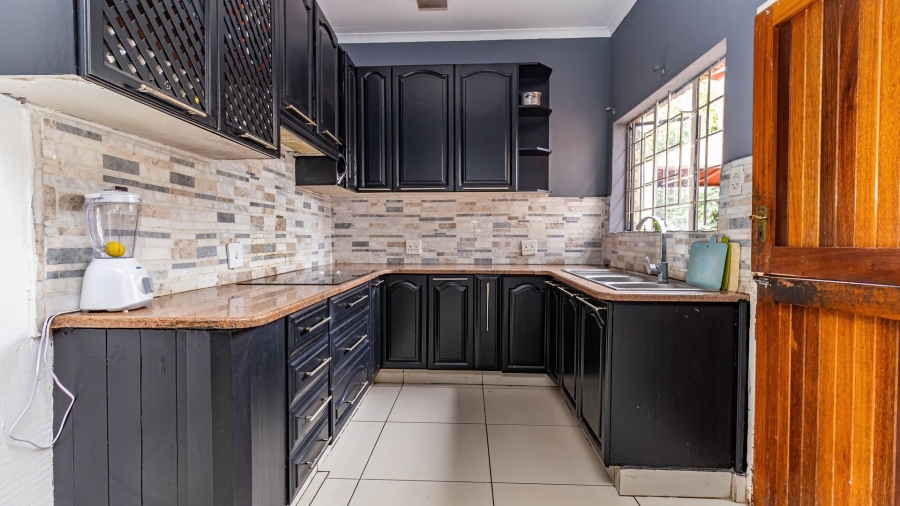 7 Bedroom Property for Sale in Safari Gardens North West